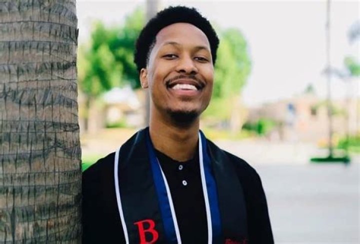 Berleezy (Youtuber) Wikipedia, Biography, Age, Height, Weight, Girlfriend, Net Worth, Facts