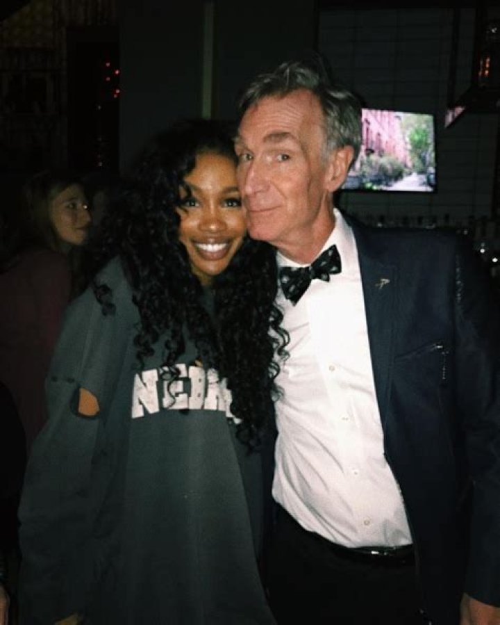 Bill Nye And SZA Kissing
